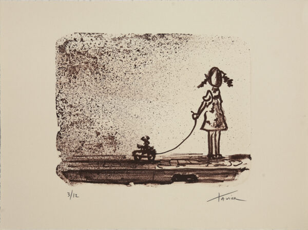 Petite fille au jouet
